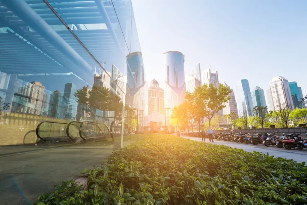 Grazie alla twin transition, gli edifici del futuro migliorano la qualità della vita in città per gli esseri umani e non solo.